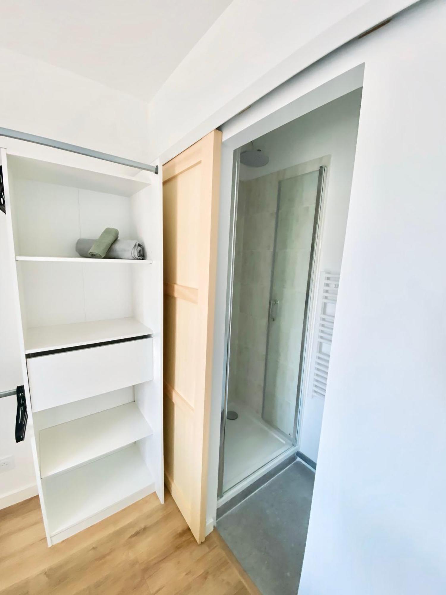 Homestay Et Salle De Bain Privee Dans Partage Avec Toilettes Partages - - Tram B - Ref R1 *