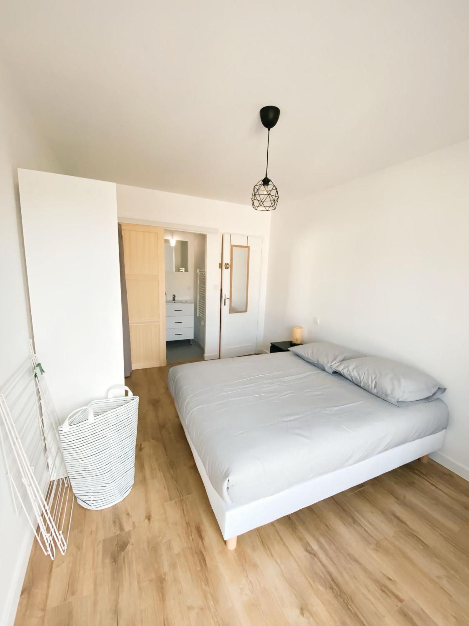 Homestay Et Salle De Bain Privee Dans Partage Avec Toilettes Partages - - Tram B - Ref R1 Talence