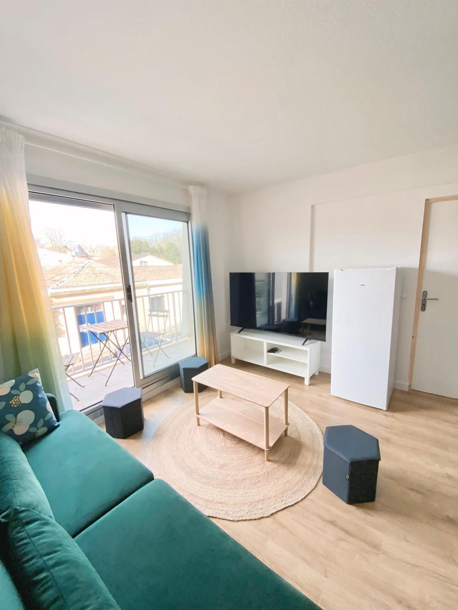 Homestay Et Salle De Bain Privee Dans Partage Avec Toilettes Partages - - Tram B - Ref R1