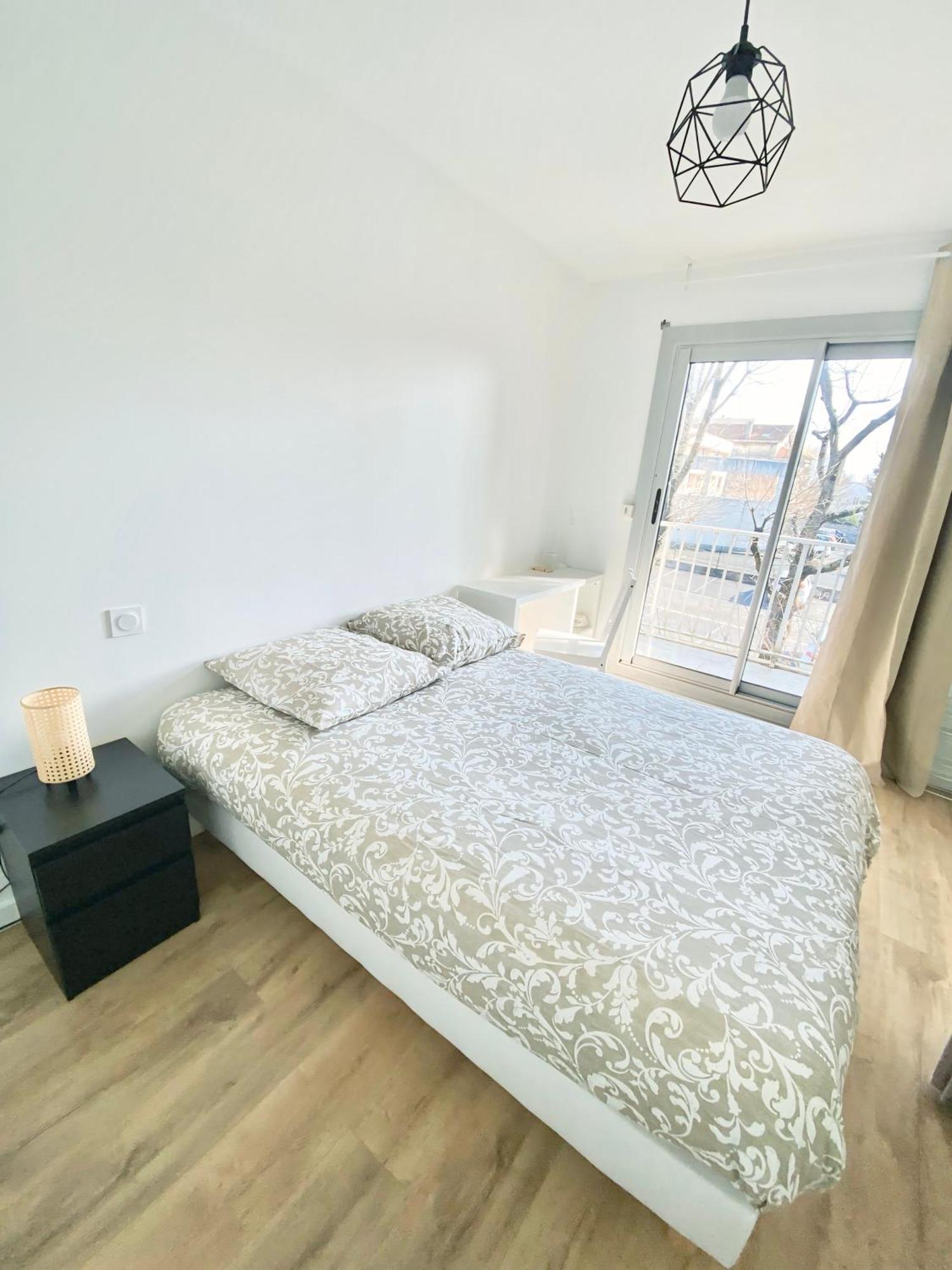 Et Salle De Bain Privee Dans Partage Avec Toilettes Partages - - Tram B - Ref R1 Homestay Talence