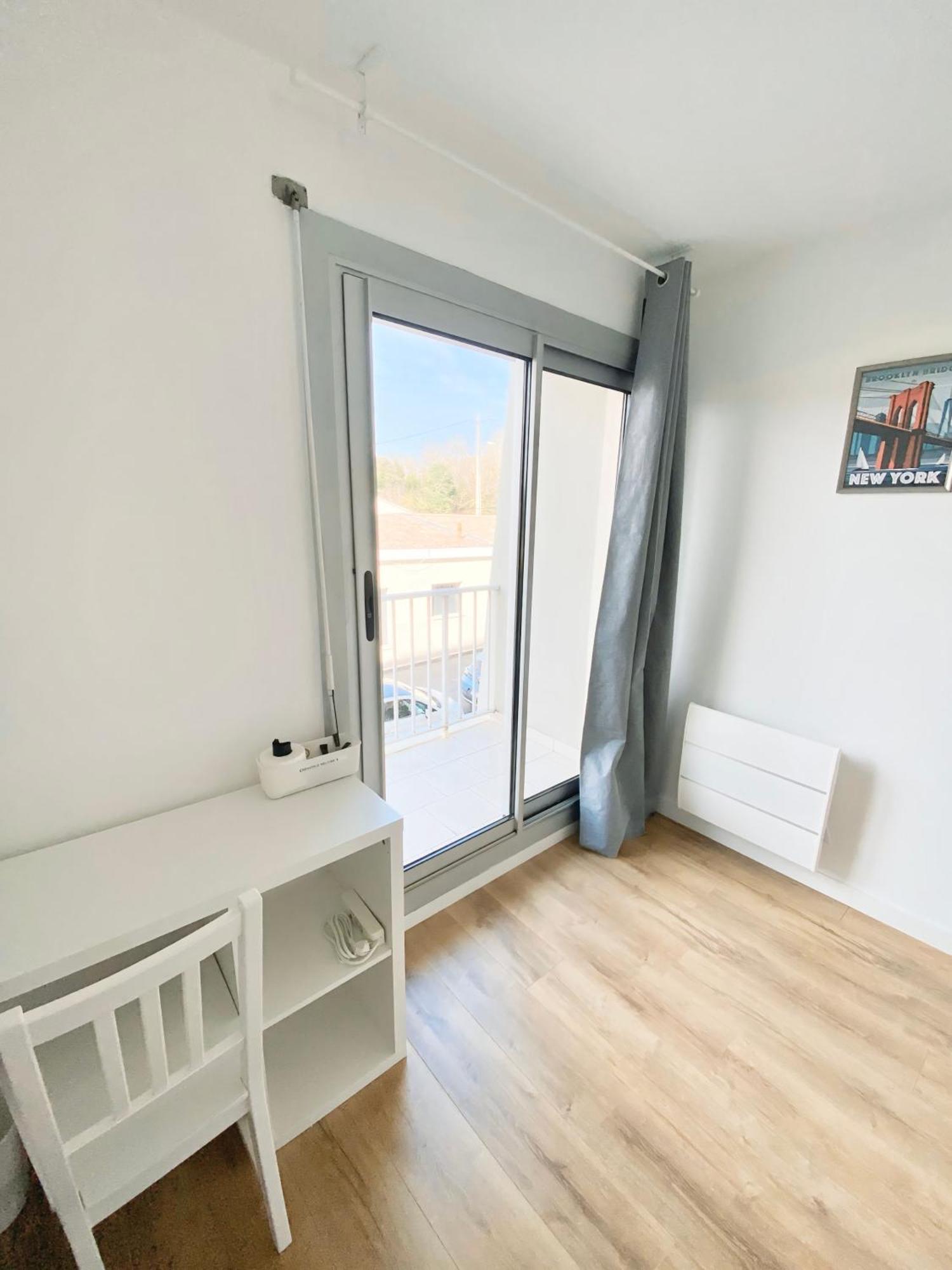 Et Salle De Bain Privee Dans Partage Avec Toilettes Partages - - Tram B - Ref R1 * Talence