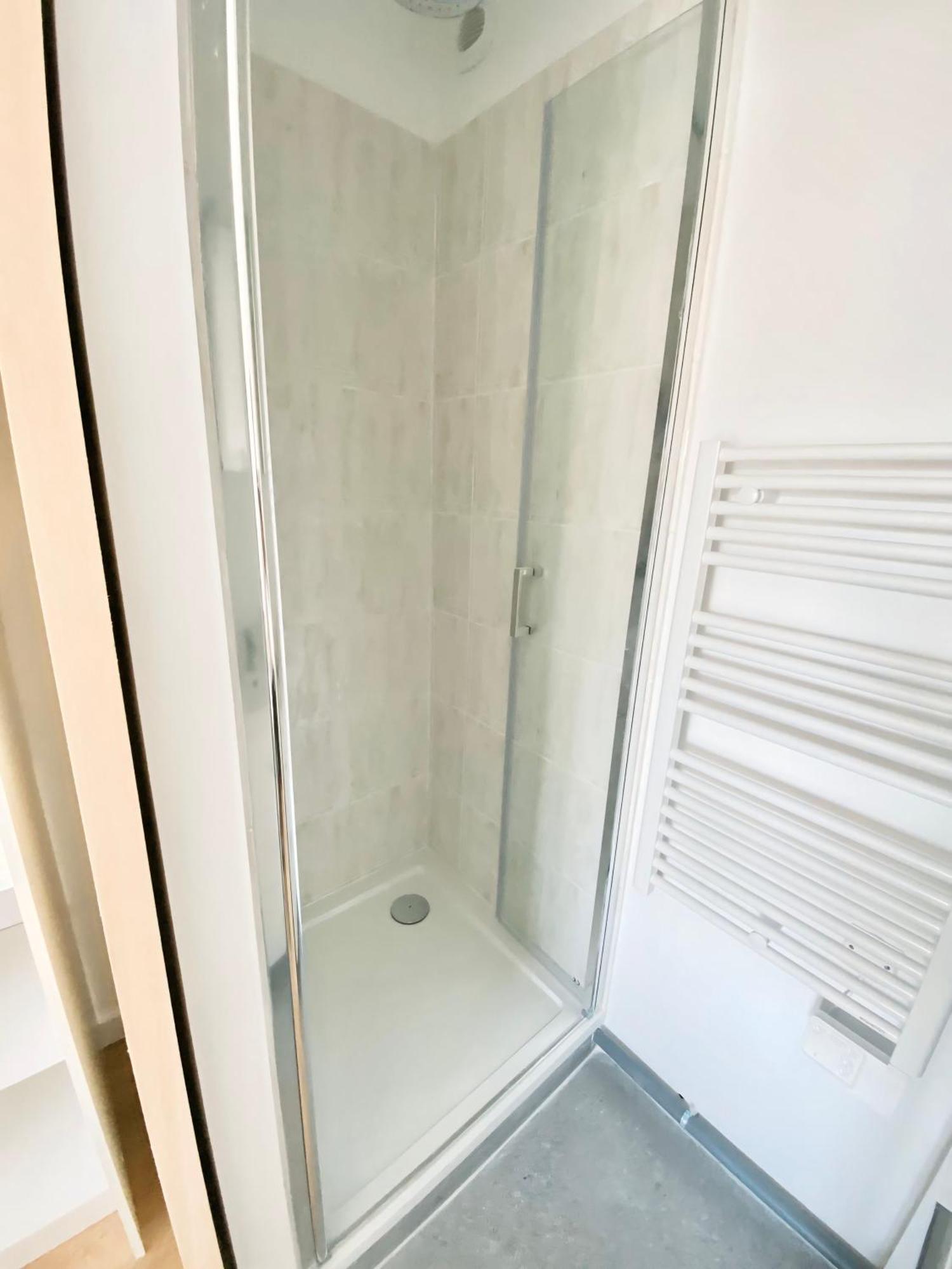 Et Salle De Bain Privee Dans Partage Avec Toilettes Partages - - Tram B - Ref R1 Homestay Talence