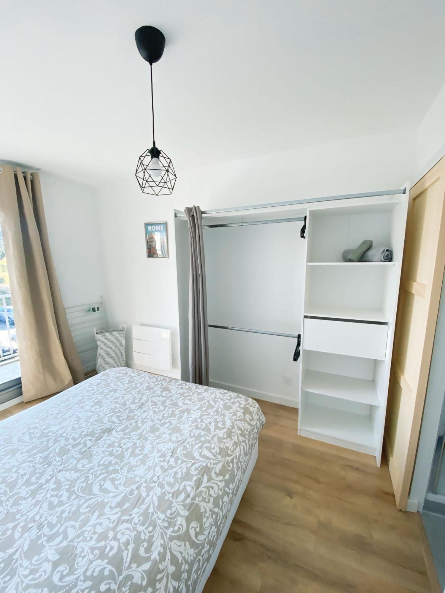 Homestay Et Salle De Bain Privee Dans Partage Avec Toilettes Partages - - Tram B - Ref R1 Talence
