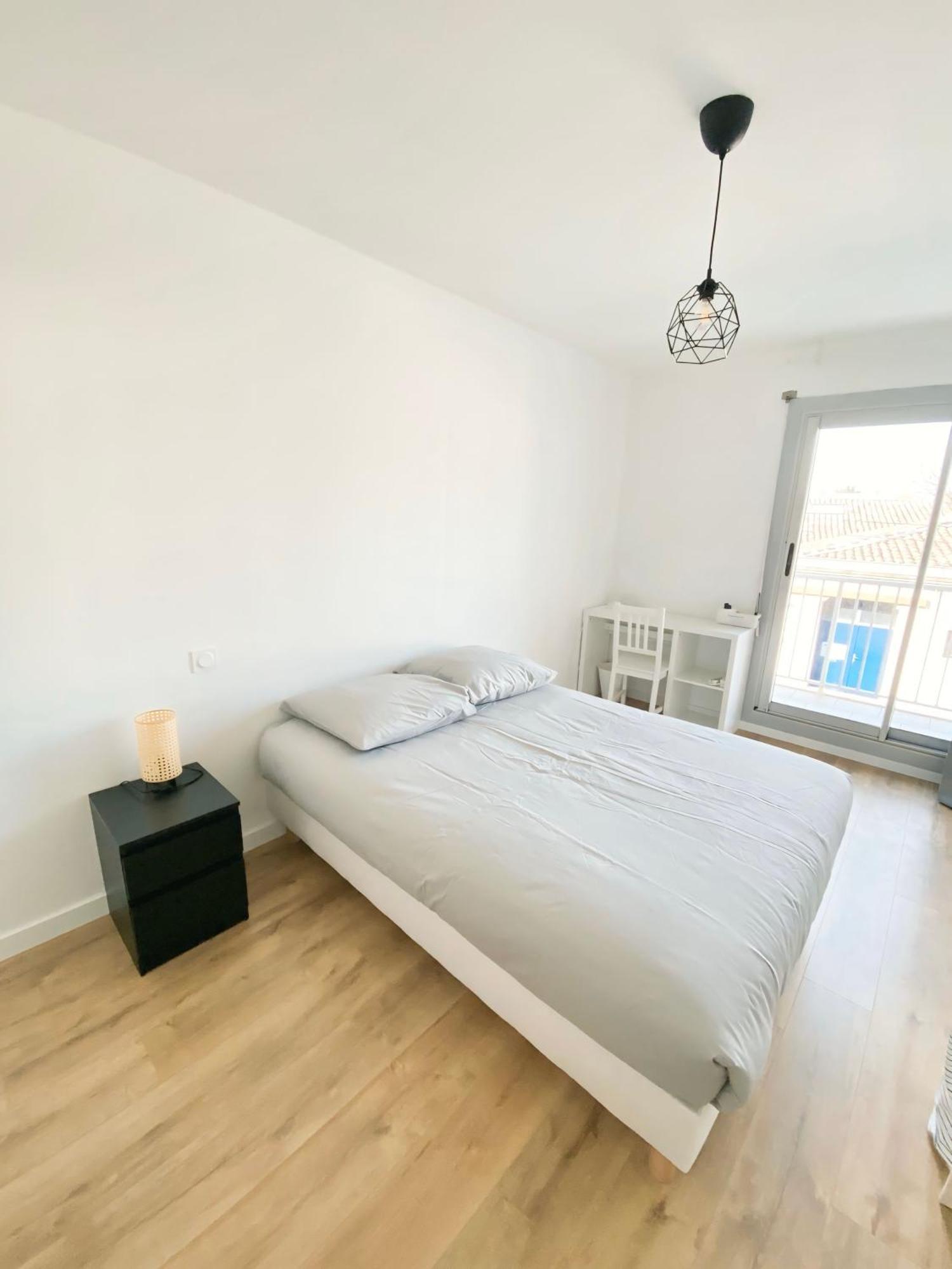 Et Salle De Bain Privee Dans Partage Avec Toilettes Partages - - Tram B - Ref R1 * Talence